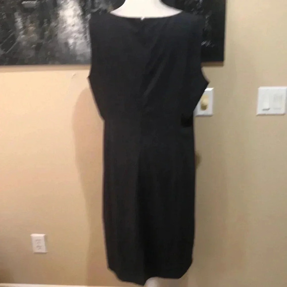 Tahari Arthur S Levine Classic Gray Sleeveless Sheath Dress-Size 16 - Picture 2 of 6